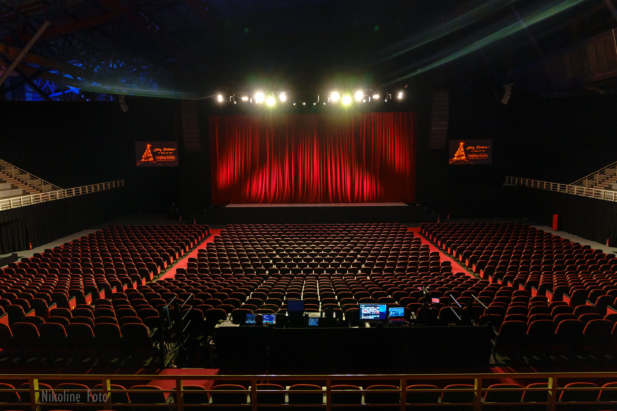 Πανοραμική άποψη της αίθουσας του Christmas Theater